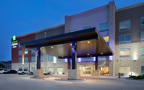 Holiday Inn Express & Suites Great Bend By Ihg